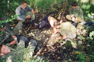 Астраханцы в поисковой экспедиции в Новгородской области, 2001 год